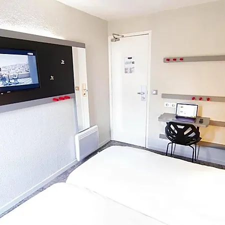 Kyriad Direct Trappes